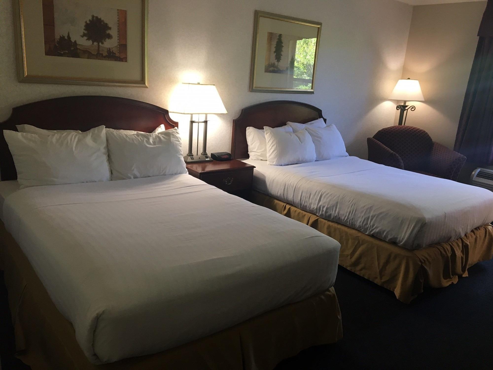 Red Roof Inn & Suites Newport News Extérieur photo