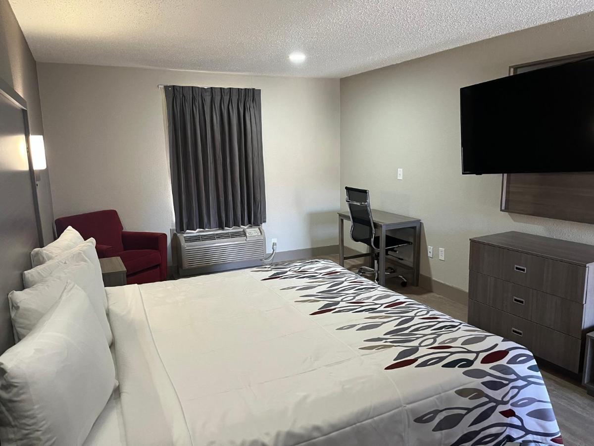 Red Roof Inn & Suites Newport News Extérieur photo