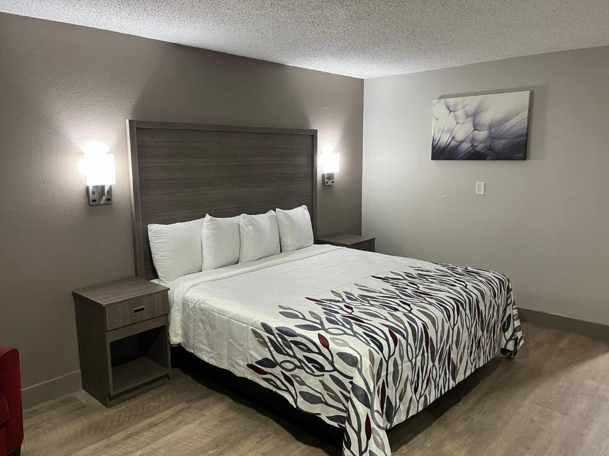 Red Roof Inn & Suites Newport News Extérieur photo