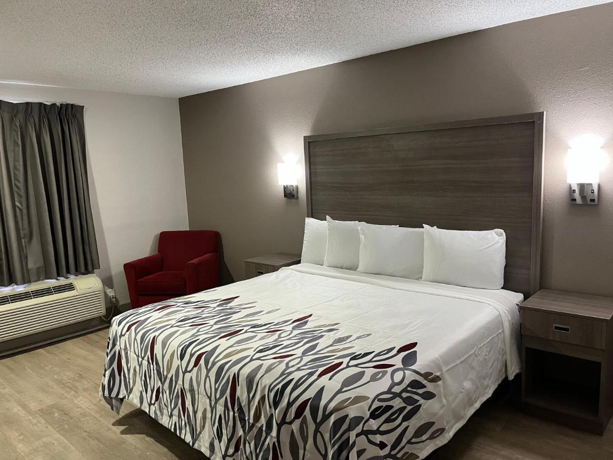 Red Roof Inn & Suites Newport News Extérieur photo