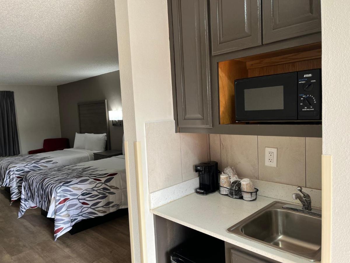 Red Roof Inn & Suites Newport News Extérieur photo