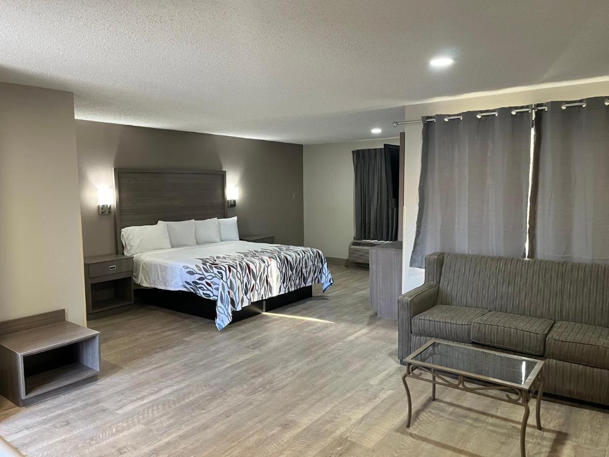 Red Roof Inn & Suites Newport News Extérieur photo
