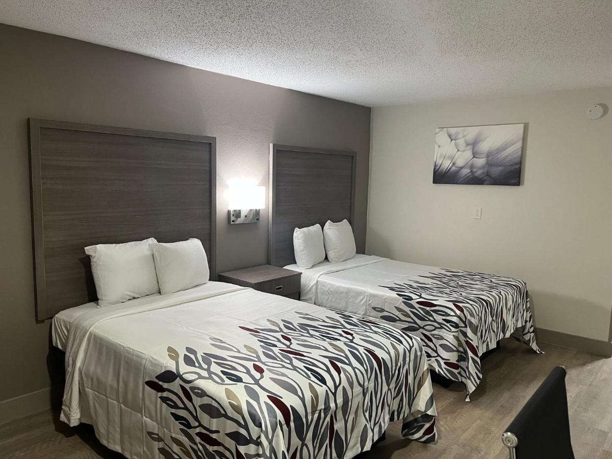 Red Roof Inn & Suites Newport News Extérieur photo