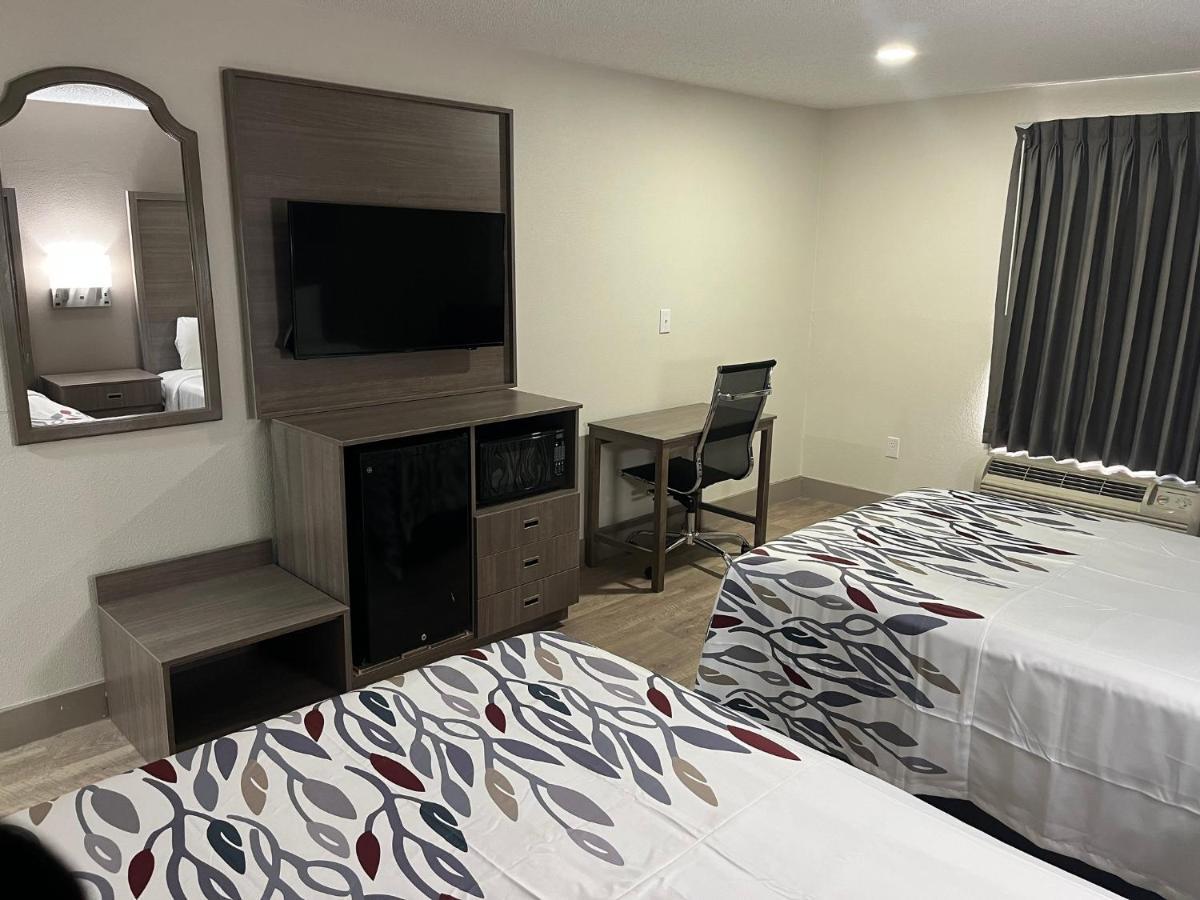 Red Roof Inn & Suites Newport News Extérieur photo