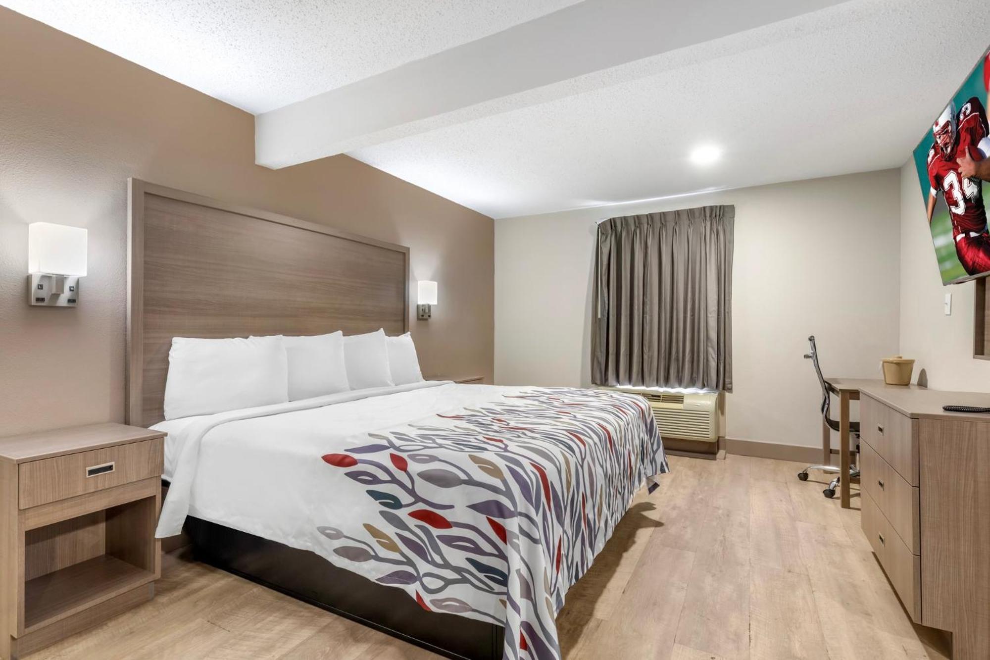 Red Roof Inn & Suites Newport News Extérieur photo