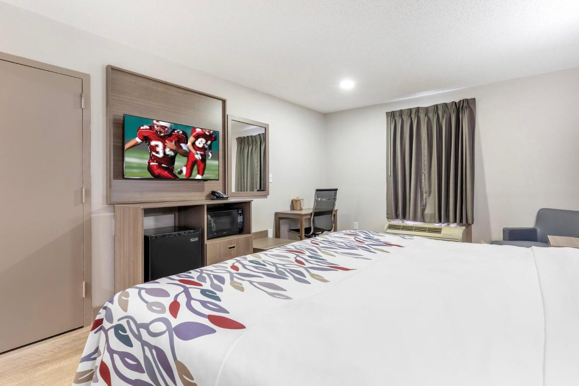 Red Roof Inn & Suites Newport News Extérieur photo