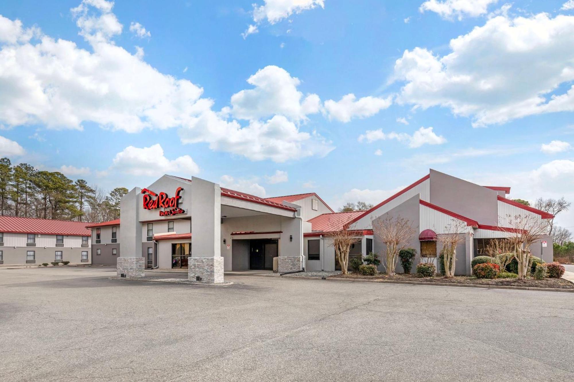 Red Roof Inn & Suites Newport News Extérieur photo