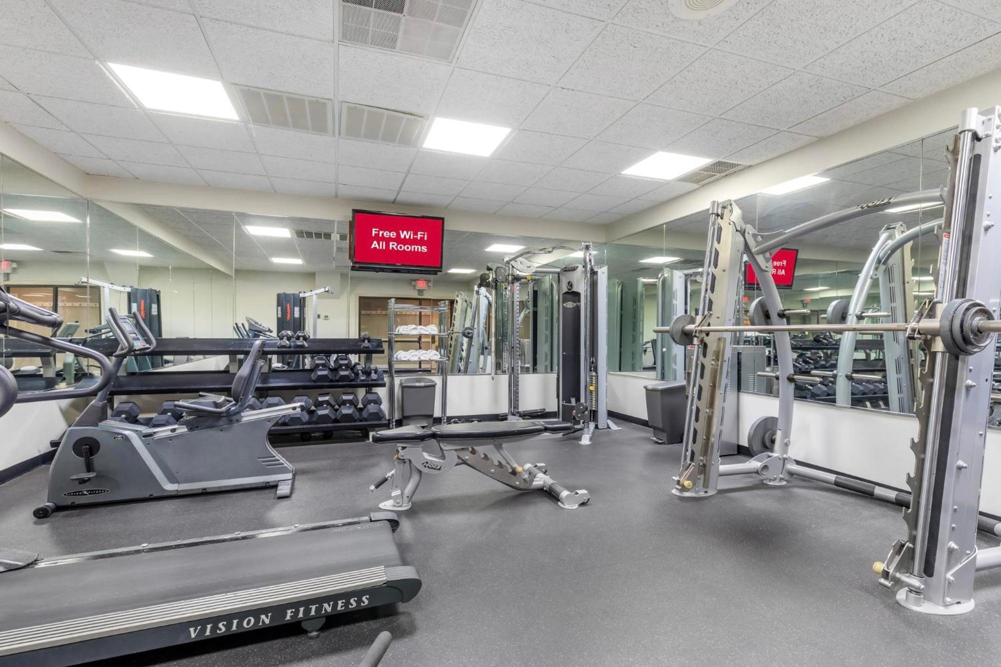 Red Roof Inn & Suites Newport News Extérieur photo