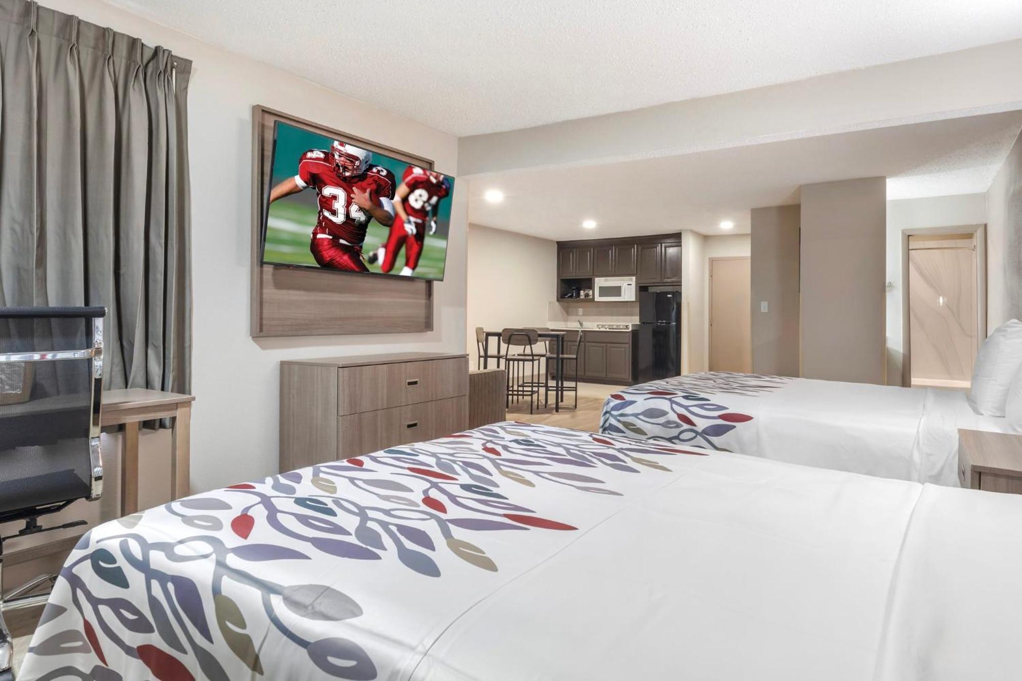 Red Roof Inn & Suites Newport News Extérieur photo
