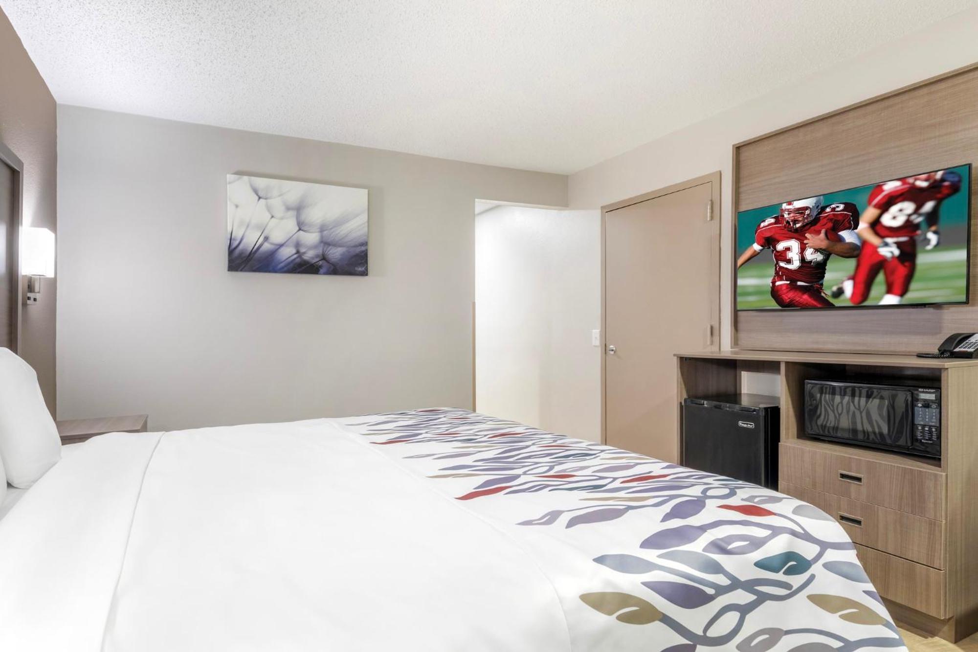 Red Roof Inn & Suites Newport News Extérieur photo
