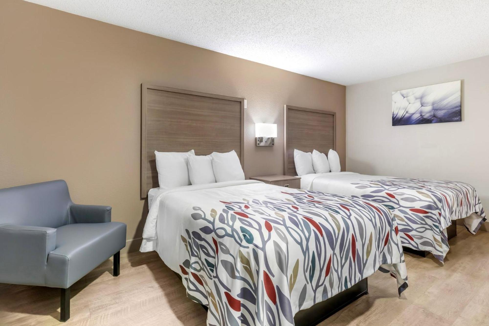 Red Roof Inn & Suites Newport News Extérieur photo