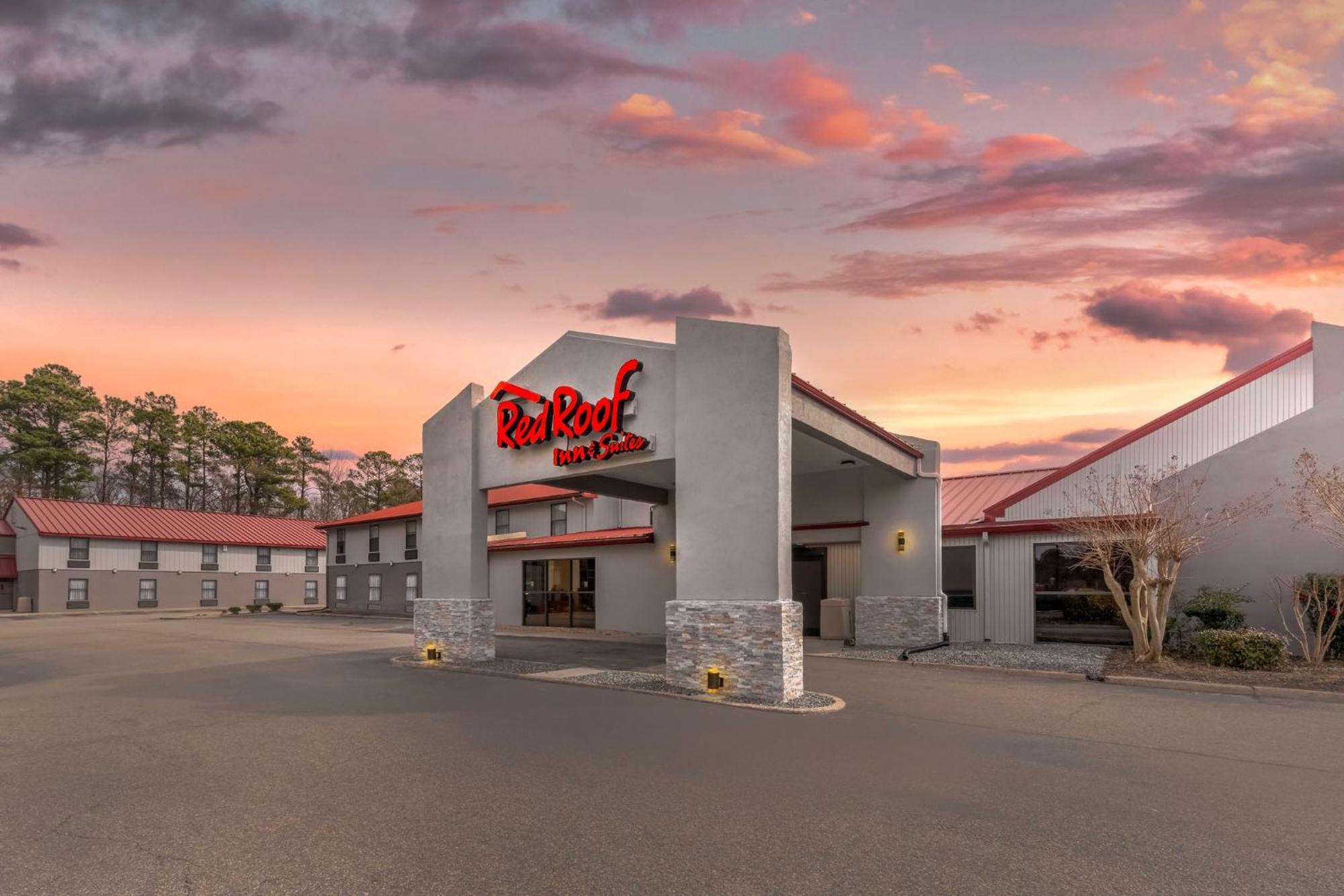 Red Roof Inn & Suites Newport News Extérieur photo