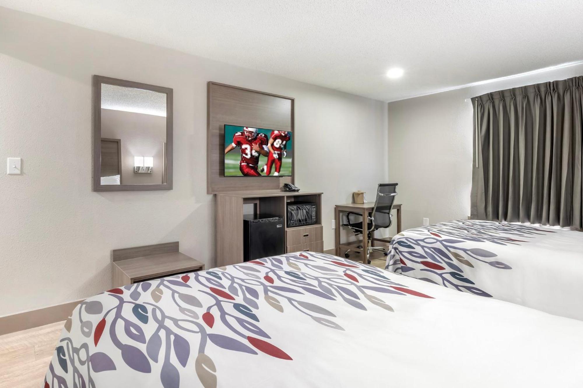 Red Roof Inn & Suites Newport News Extérieur photo