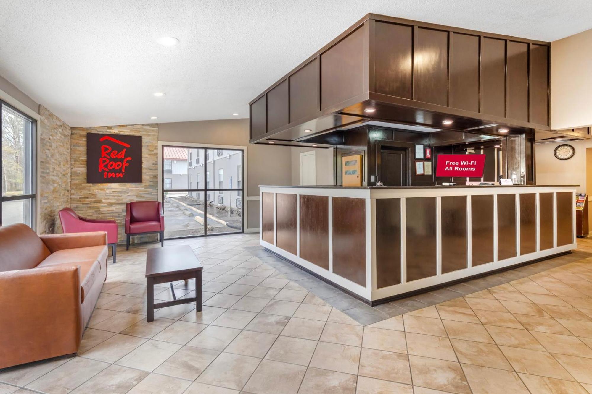 Red Roof Inn & Suites Newport News Extérieur photo